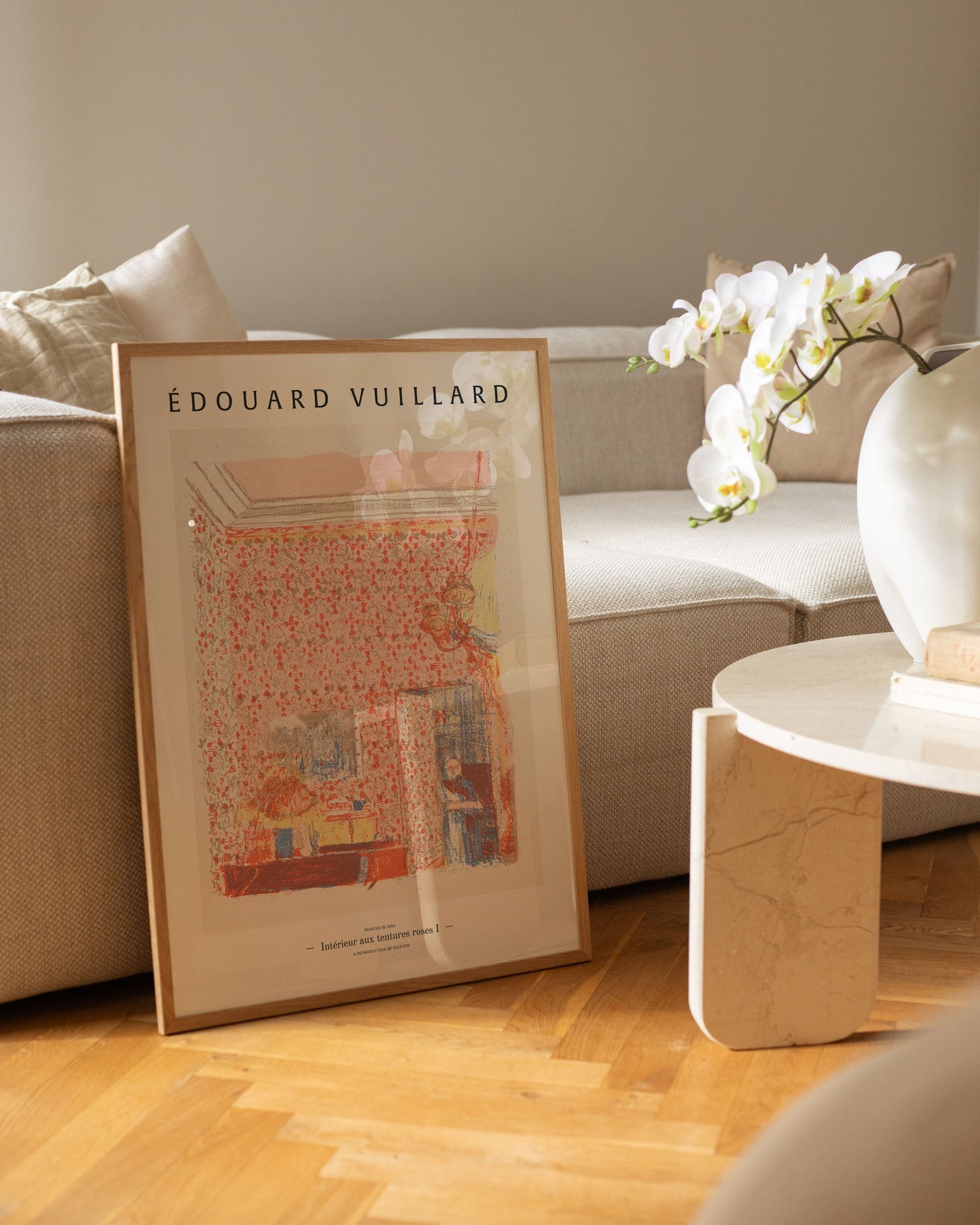 Intérieur aux tentures roses I